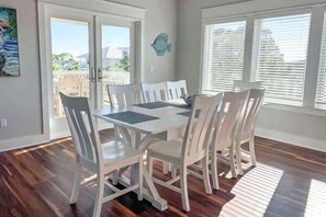 Dining - Pelican Point- New construction- Sleeps 11- Pool (St George Island)