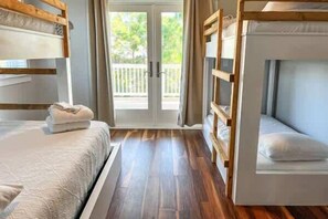 3 habitaciones, tabla de planchar con plancha, wifi y ropa de cama