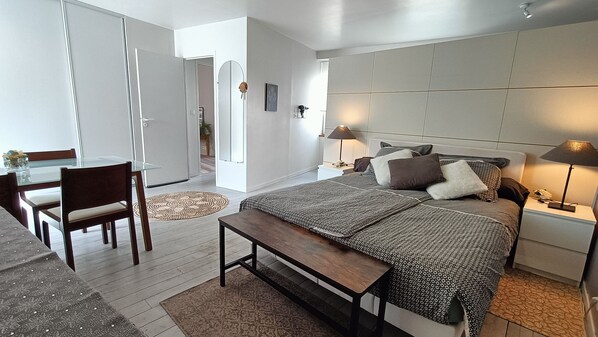 3 bedrooms, iron/ironing board, travel cot, free WiFi