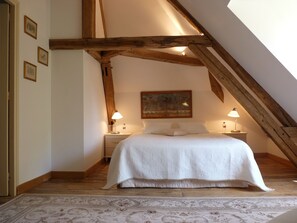 Superior Triple Room, Park View | Iron/ironing board, free WiFi - Le Clos Saint Nicolas (Château-Renard)