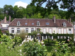 Exterior - Le Clos Saint Nicolas (Château-Renard)