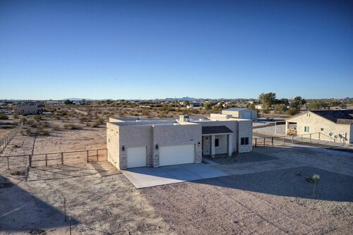 Stunning Sonoran Horse Property on Desert Acre