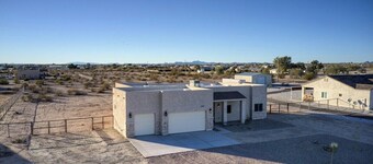 Stunning Sonoran Horse Property on Desert Acre