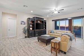 TV, fireplace