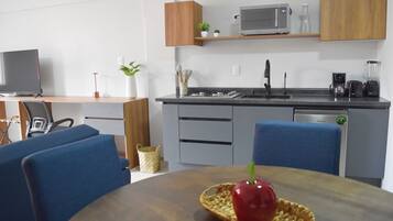 Family Apartment, City View | Private kitchen