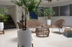 Departamento de lujo, vista a la ciudad | Cocina privada | Frigobar, microondas, parrilla de estufa y cafetera y tetera