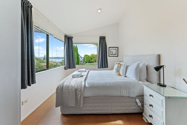 2 bedrooms, iron/ironing board, free WiFi