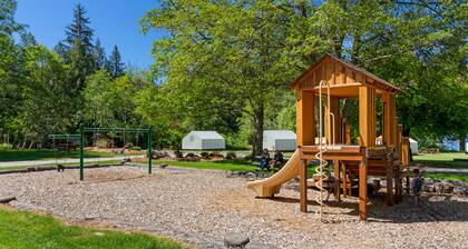 1BR Ocean View Cabin - 30 second walk to west-facing beach and sunsets!