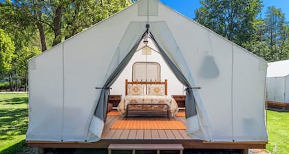 Glamping Tent with Partial Ocean Views - 1 min walk to beach!