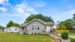Exterior - Modern 3BR/2BA Home | 5m DT Elkhart | 30m ND (Elkhart)