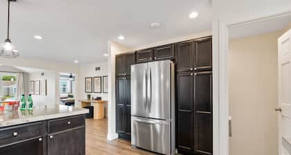 Modern 3BR/2BA Home | 5m DT Elkhart | 30m ND