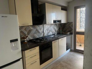 Réfrigérateur, four, plaque de cuisson, cafetiÚre/bouilloire