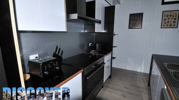 Refrigerador, microondas, horno, cafetera/tetera