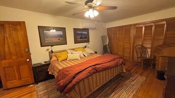 4 makuuhuonetta, työpöytä, silitysrauta/-lauta, Wi-Fi