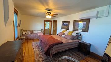 4 Schlafzimmer, Schreibtisch, Bügeleisen/Bügelbrett, WLAN