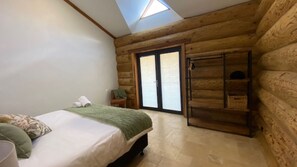 5 bedrooms, iron/ironing board, free WiFi, bed sheets