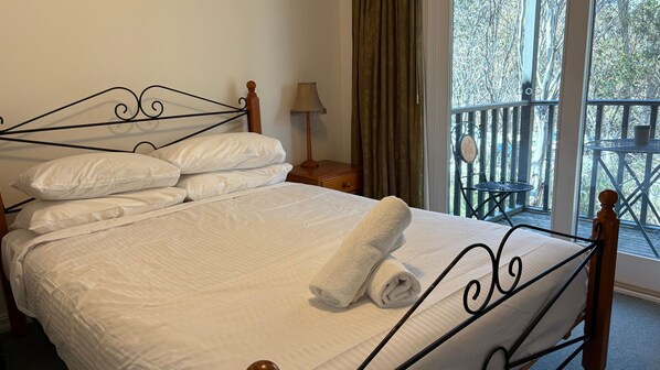 3 bedrooms, iron/ironing board, free WiFi, bed sheets - Three Bears 2 - Thredbo (Thredbo)