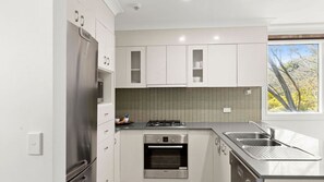 Fridge, microwave, oven, stovetop - Three Bears 3 - Thredbo (Thredbo)