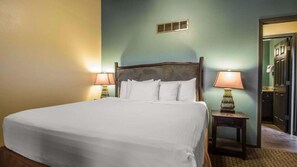 2 bedrooms, iron/ironing board, free WiFi, bed sheets - Experience Year-Round Family Fun at Christmas Mountain Village – 2 Bedroom Villa (Wisconsin Dells)