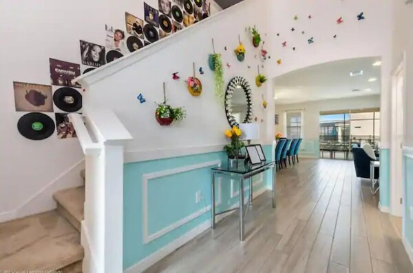 Leisure Lounge - Boynton Beach, FL