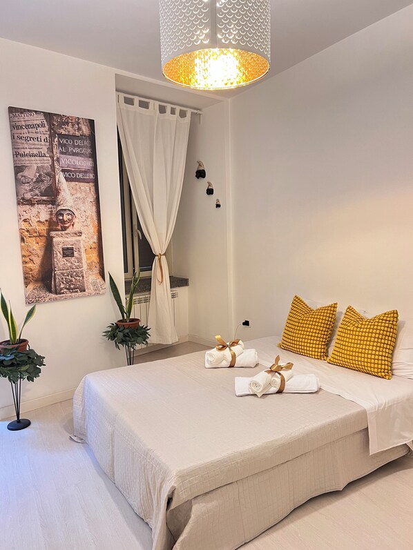 1 bedroom, iron/ironing board, free WiFi, bed sheets - Napoli Street offers a unique base for your Neapolitan adventure. (Metropolitan City)