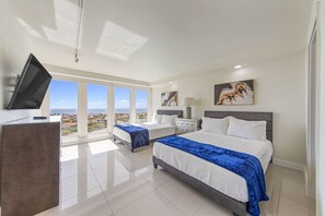 3 عدّة غرف نوم ومكتب وواي فاي مجانًا وملاءات أسرّة