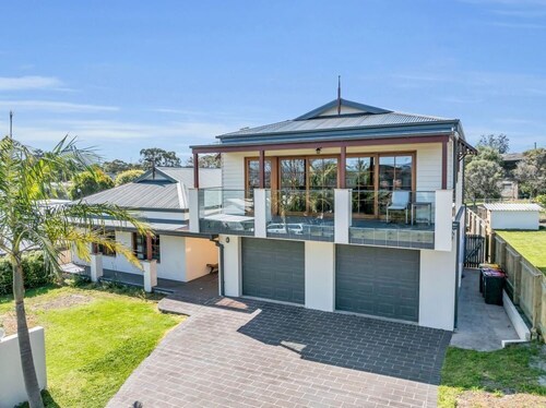 Heart Of Longpoint - Pet friendly and Fenced