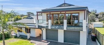 Heart Of Longpoint - Pet friendly and Fenced