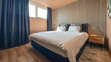 2 bedrooms, travel crib, free WiFi, bed sheets