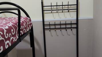 2 camere, una scrivania, ferro/asse da stiro, Wi-Fi gratuito