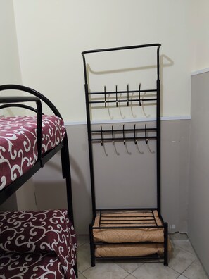 2 Schlafzimmer, Schreibtisch, Bügeleisen/Bügelbrett, kostenloses WLAN