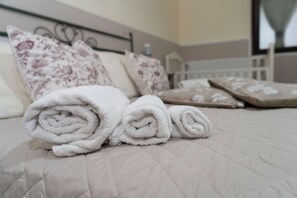 2 sovrum, skrivbord, strykjärn/strykbräda och gratis wi-fi