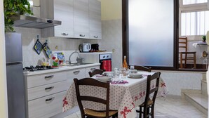Private kitchen - Independent House Near City Center and Airport (Catania)