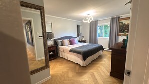 4 habitaciones, tabla de planchar con plancha, wifi y ropa de cama 