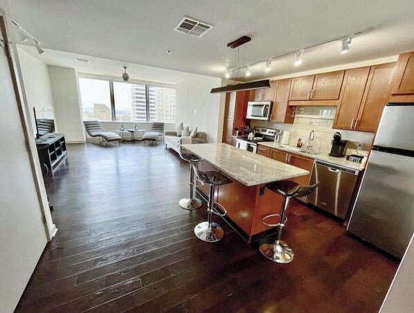 Fridge, microwave, oven, stovetop