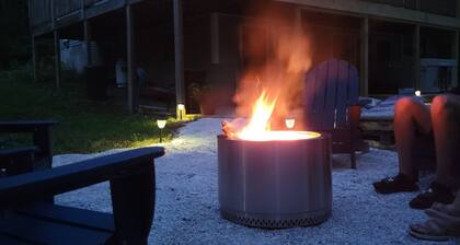 Stay a while at Chalet-A-While!! Brand new hot tub and minutes to ski resorts!!