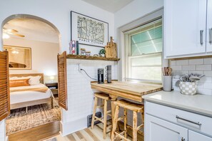 1 slaapkamer, een bureau, een strijkplank/strijkijzer, gratis wifi