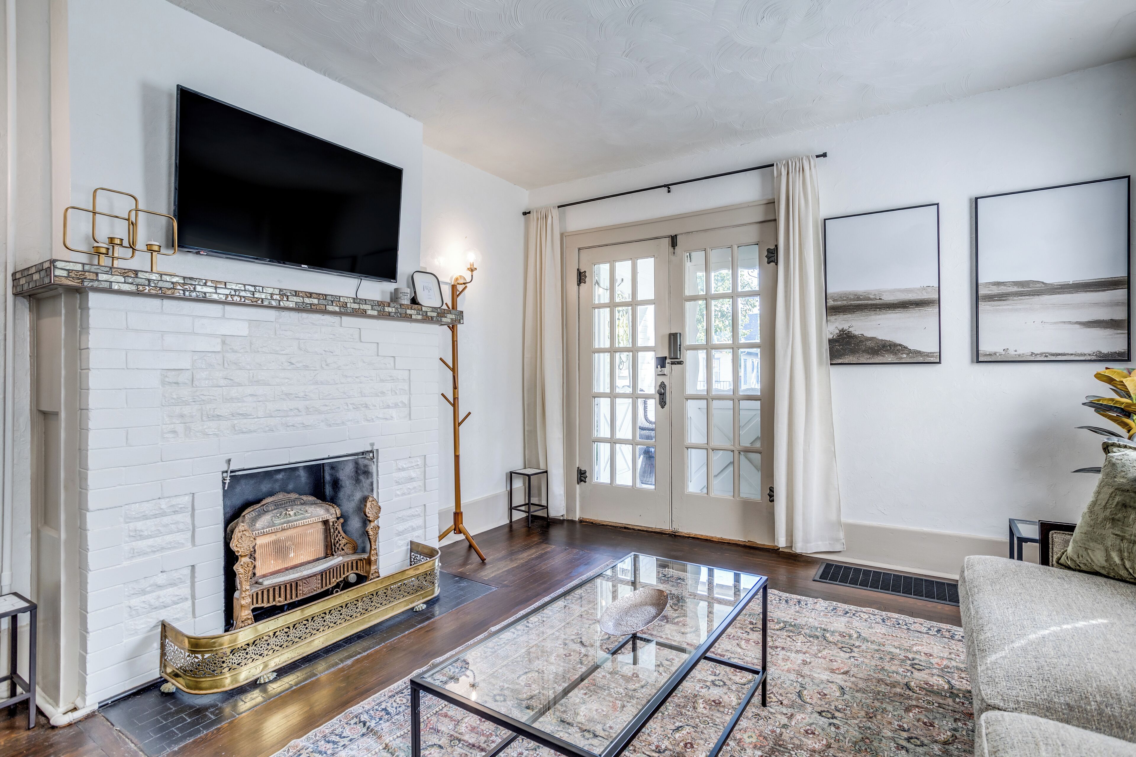 Smart-TV, peis og bøker