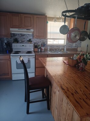 Micro-ondes, four, plaque de cuisson