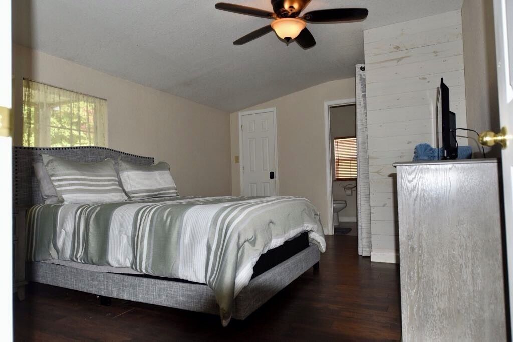 3 多间卧室、熨斗/熨衣板、WiFi、床单