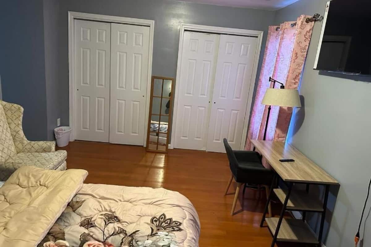 Family Studio, Multiple Beds, Non Smoking, Private Bathroom | Living area