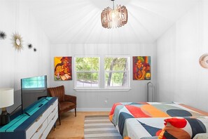 5 bedrooms, WiFi, bed sheets