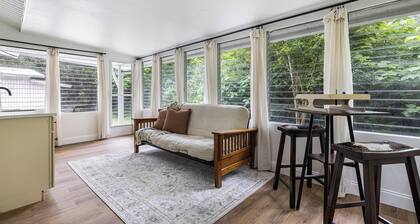 Farm-ish Getaway 2-bedroom house in tranquil Alva surrounded by nature!