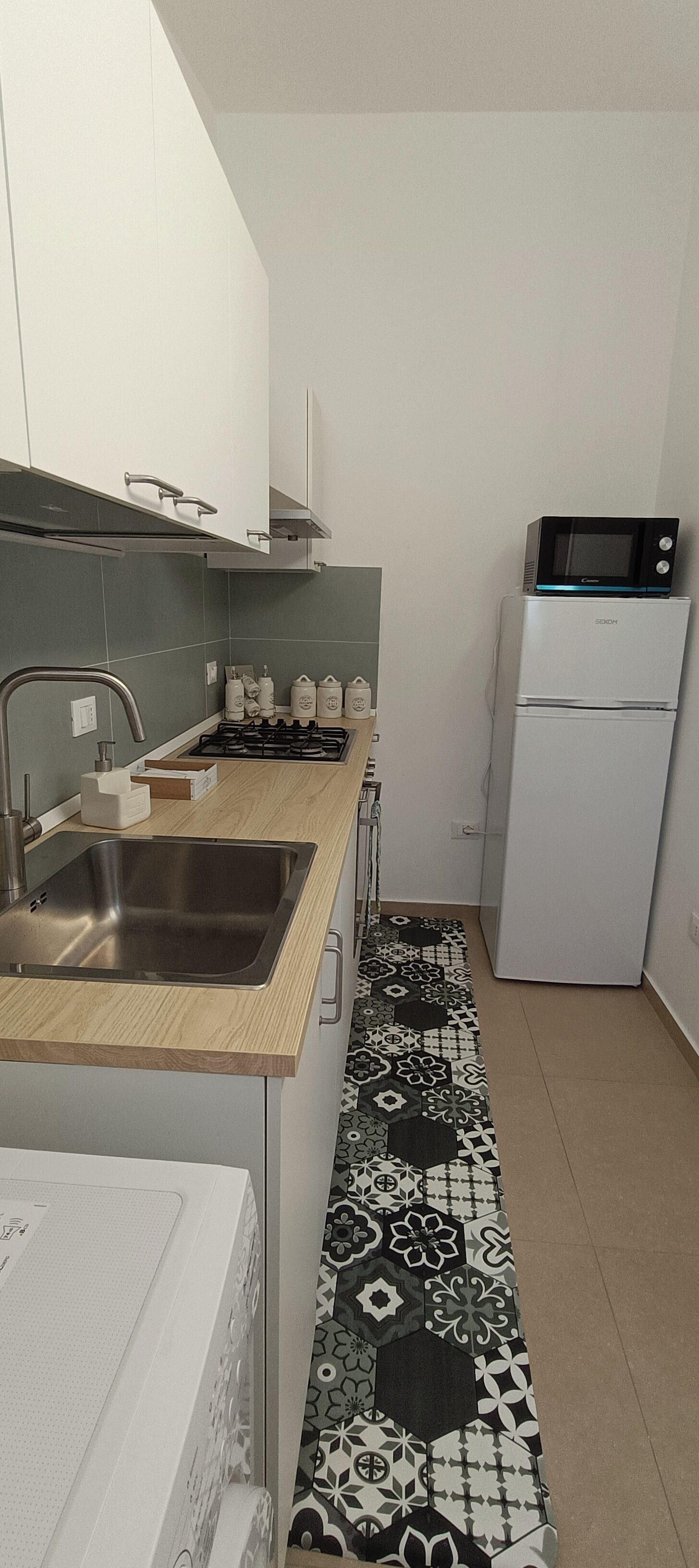 Réfrigérateur, micro-ondes, four, cafetière/bouilloire