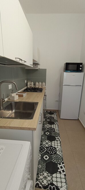 Fridge, microwave, oven, coffee/tea maker - Charming 2-bedroom house in amazing Aspra (Aspra)