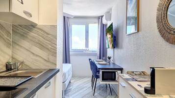 Ferros/tĂĄbuas de passar roupa, Wi-Fi de cortesia, roupa de cama