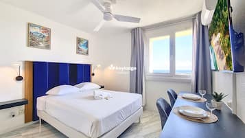 Een strijkplank/strijkijzer, gratis wifi, beddengoed