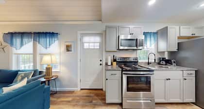 Coastal Estate – Family Cottage with 2BD, 2BA & Pool Access