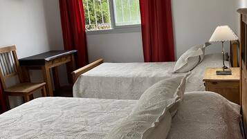 Skrivebord, arbejdsområde til bærbare computere, gratis Wi-Fi