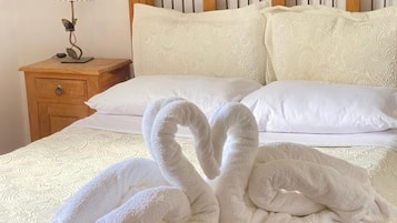 Basic Double Room | Desk, laptop workspace, free WiFi, bed sheets